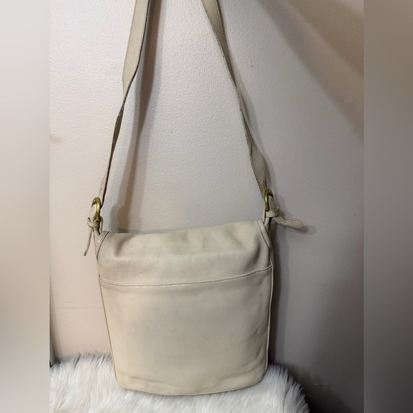 Vintage Coach Crossbody bag. style #4115 - Picture 3 of 12